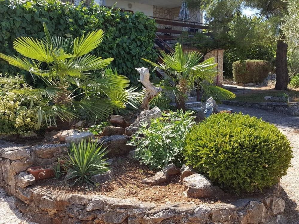 Adorable Apartment With Covered Terrace & Sea View