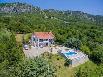 Nice Home With Private Swimming Pool & Covered Terrace