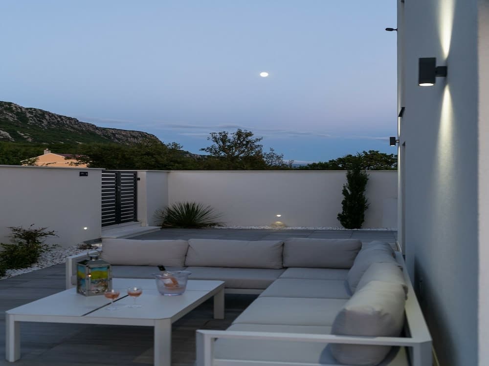 Luxurious Villa in Grižane with Hot Tub