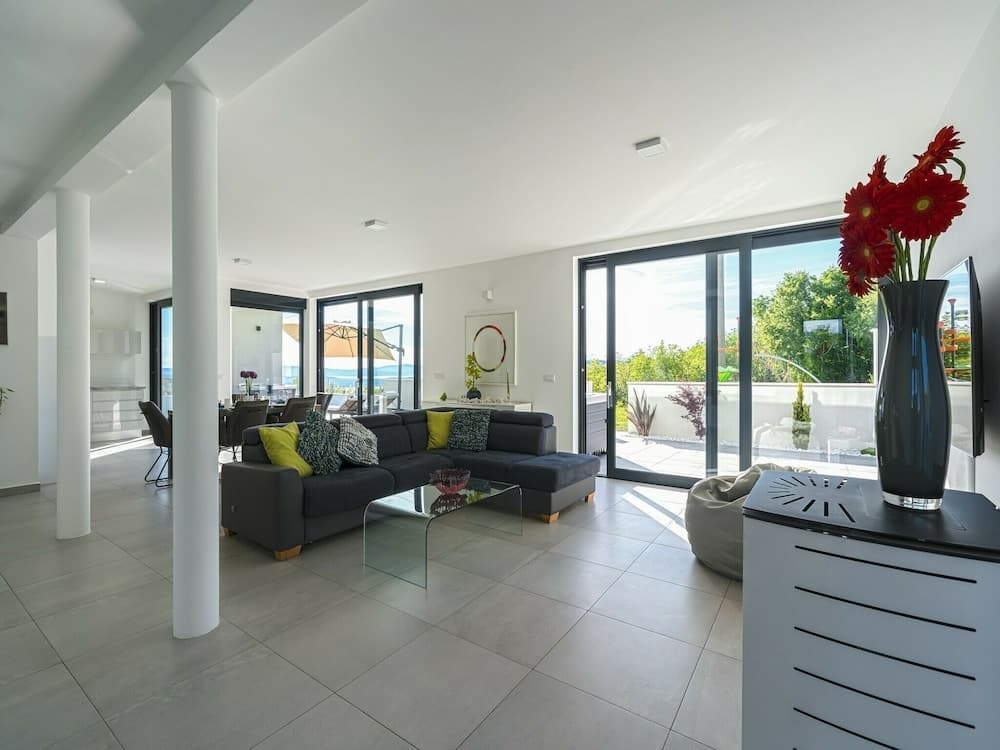 Luxurious Villa in Grižane with Hot Tub