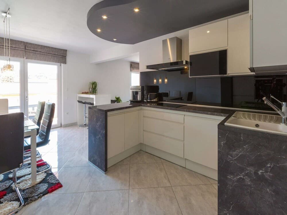 Spacious House Apartment With Swimming Pool & Sea View