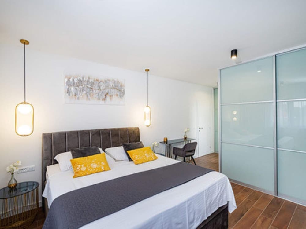 Villa in Zaton With Swimming Pool