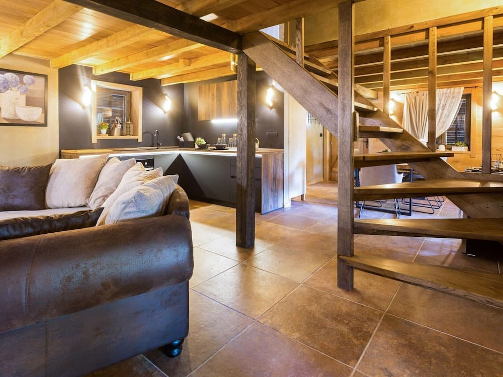Amazing Chalet with Private Garden, Hot Tub, Sauna, Great Location by the River