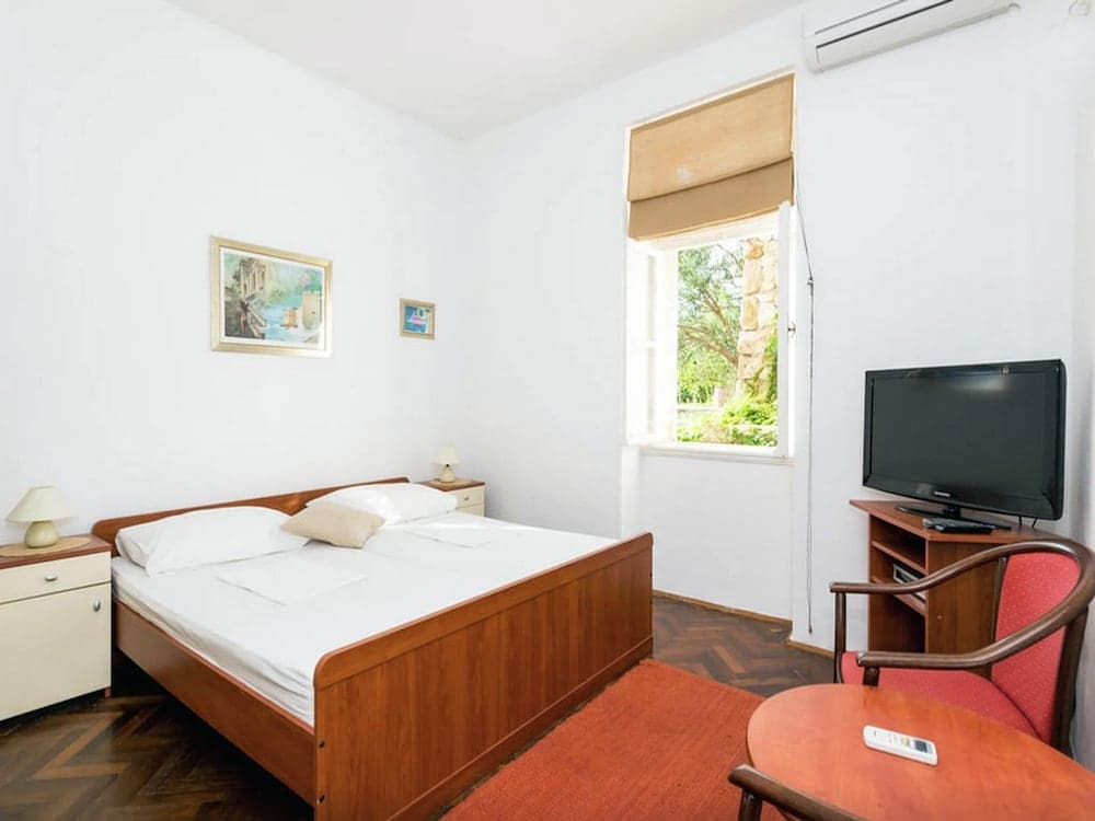 Authentic Unit Overlooking Dubrovnik old Town and Lokrum Island, Private Terrace