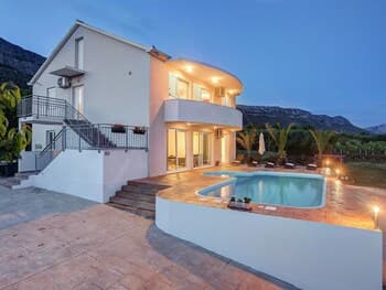 Modern Holiday Home in Kastel Sucurac by the Sea