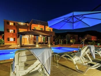 Comfortable Villa in Kastel Novi With Pool