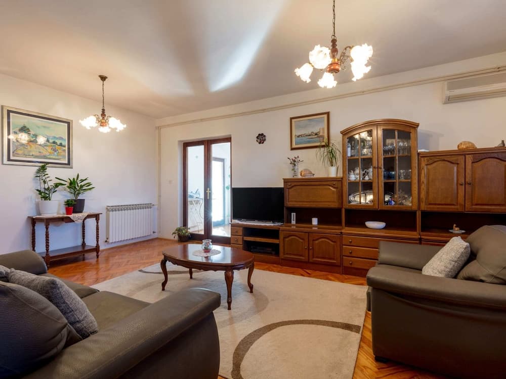 Holiday Retreat With Swimming Pool