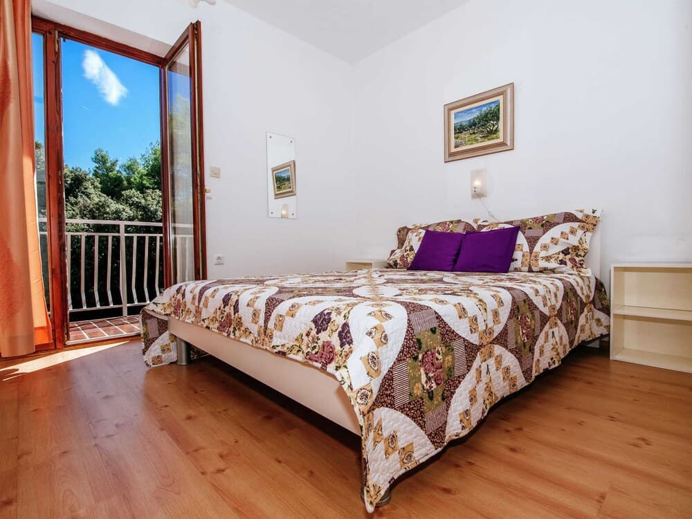 Apartment in Dalmatia With Terrace