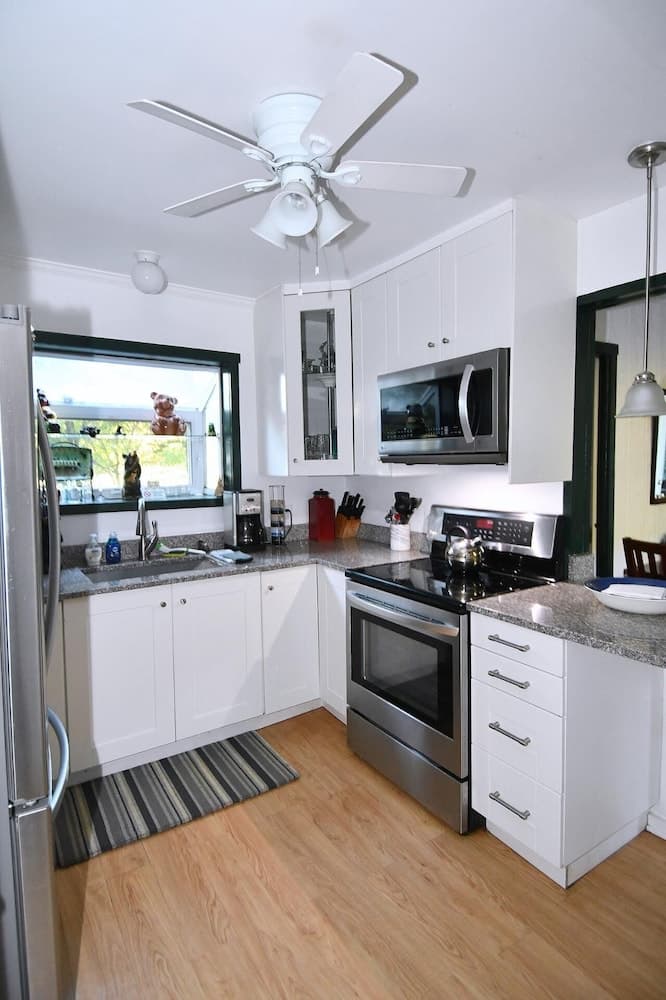 River Time Cabin -time Floats Away!