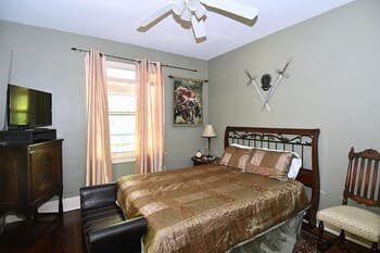 Fleur de Lis - A Knightly Abode!