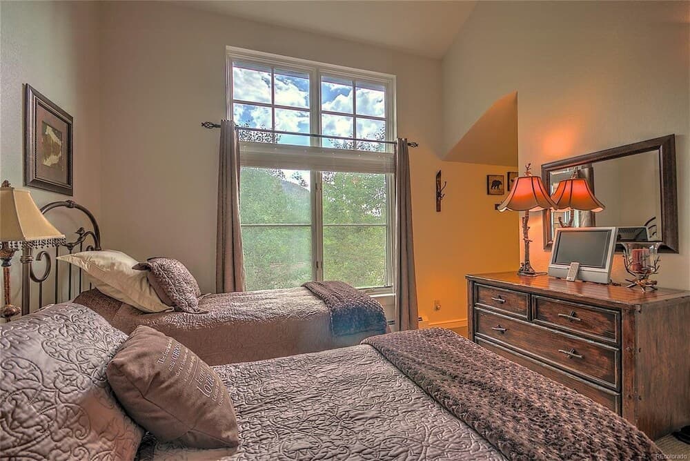 Luxury 3 Bedroom Townhouse next to Keystone Lake, Free Shuttle, Hot Tub and Sauna