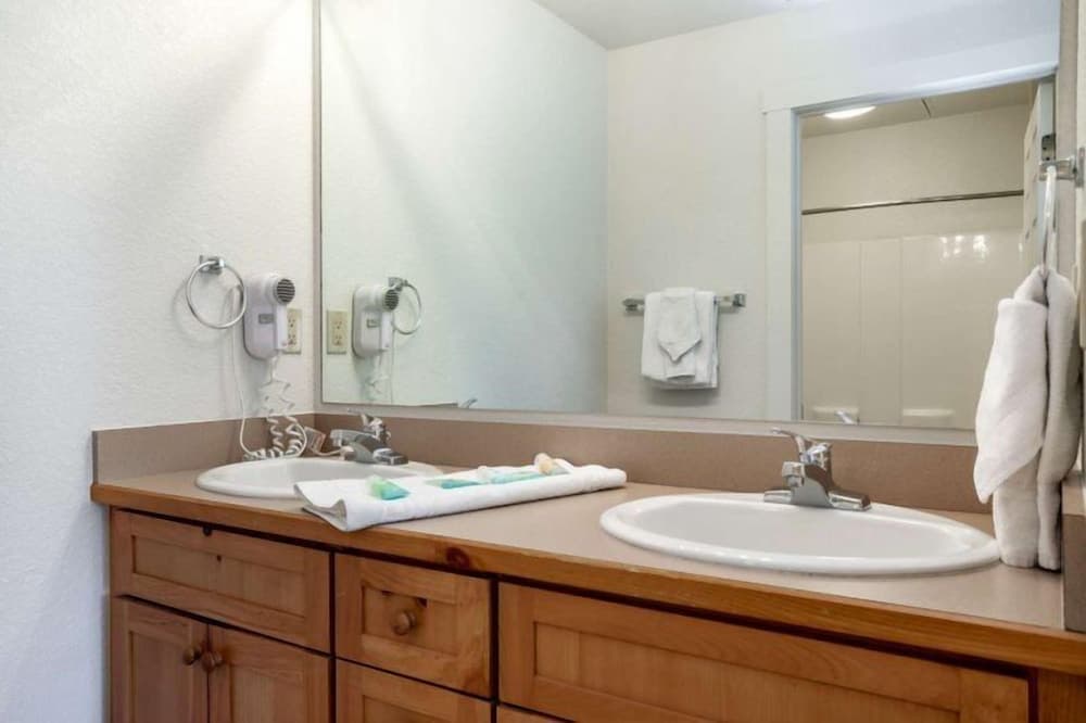 Seasons 3 Bedroom Townhome in Lakeside Village