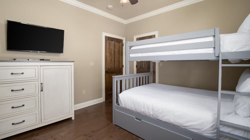 Villa Lago 1909 S 2G 4BR 4BA 12