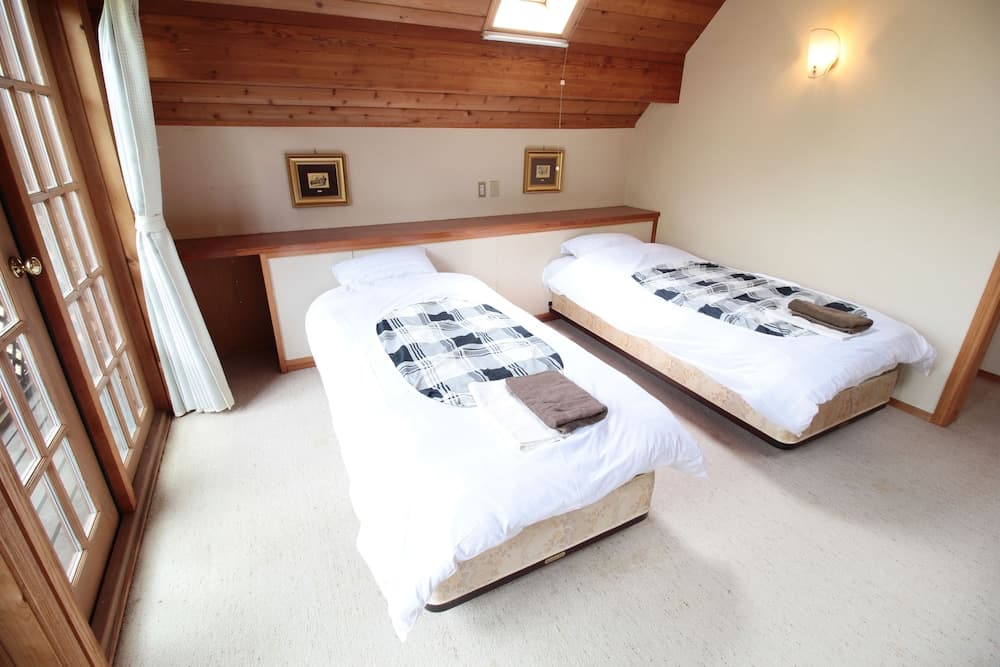 Yamanaka-lake log house HS2