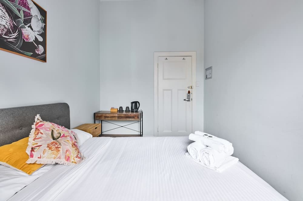 College Lawn Hotel - Hostel