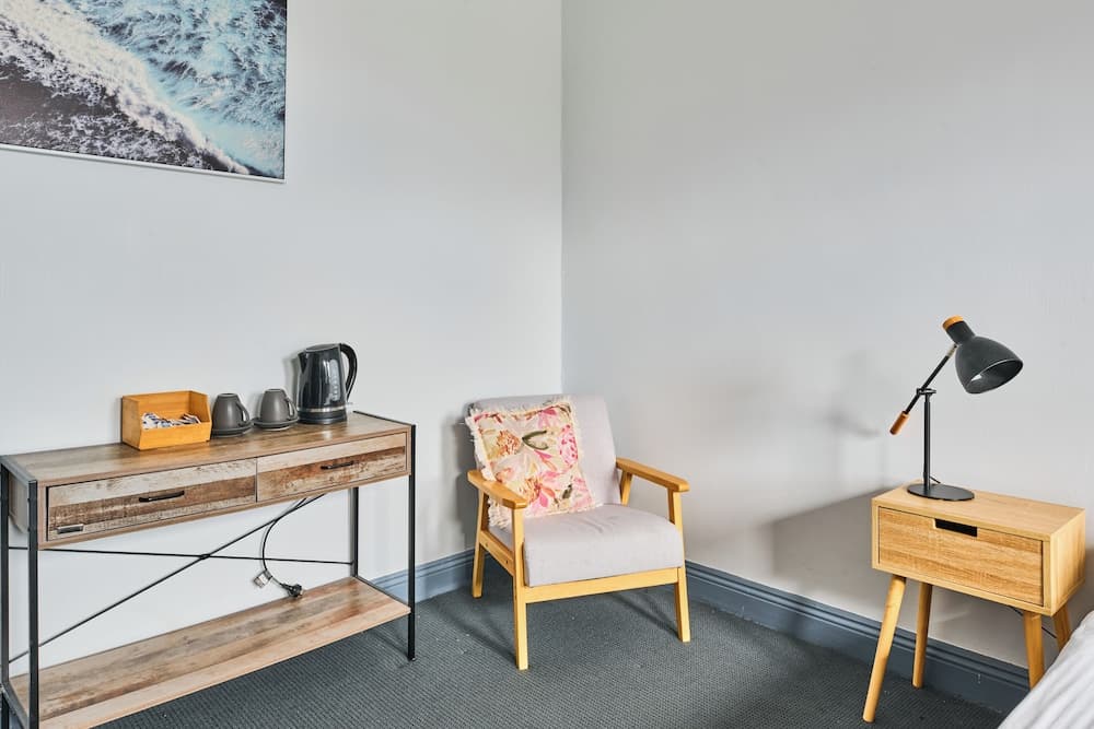 College Lawn Hotel - Hostel