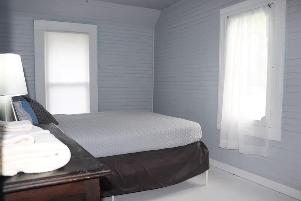 Sweet Mary 2 Bedroom Home by RedAwning