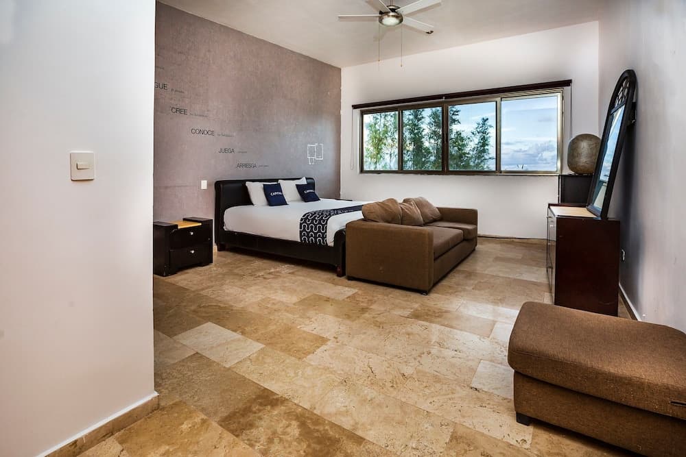 Capital O Cancun International Airport 24/7,