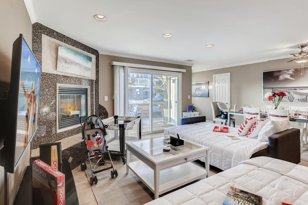 Awesome Family Friendly Beach Home - 1 Block To Ocean - 3BR/2BATH - Self Check In! (C1)