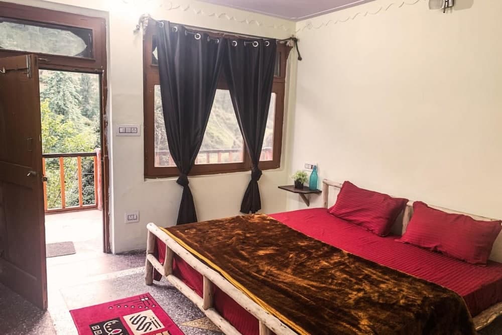 The Hostalgic Jibhi - Hostel