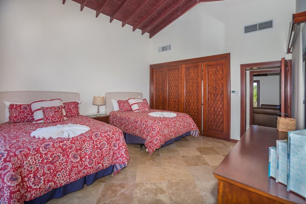 Pristine Bay 4033 4 Bedroom Home by RedAwning