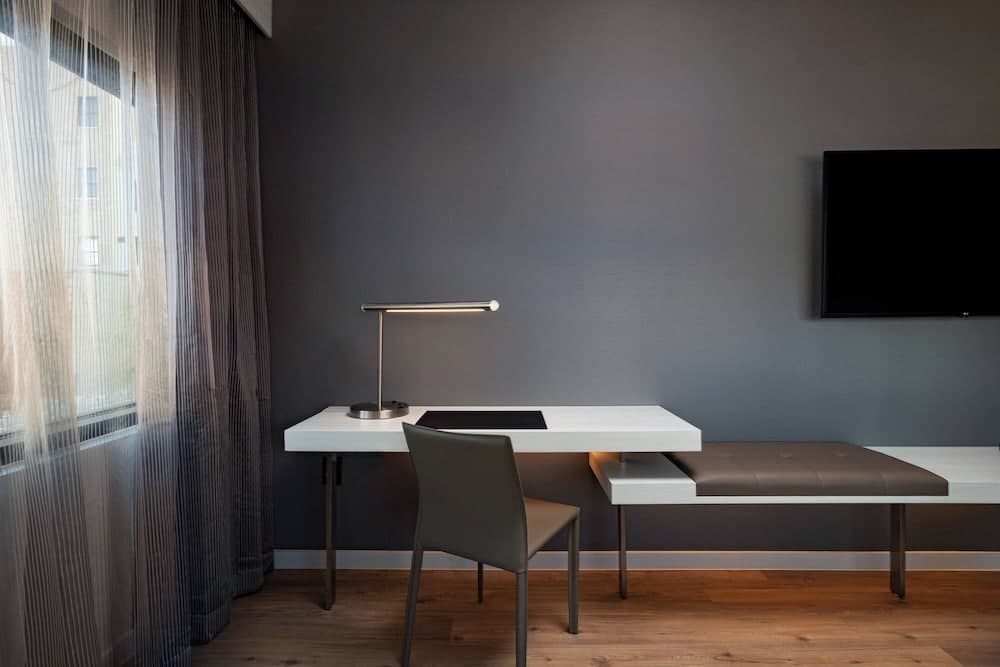 AC Hotel by Marriott Fort Worth Medical Center