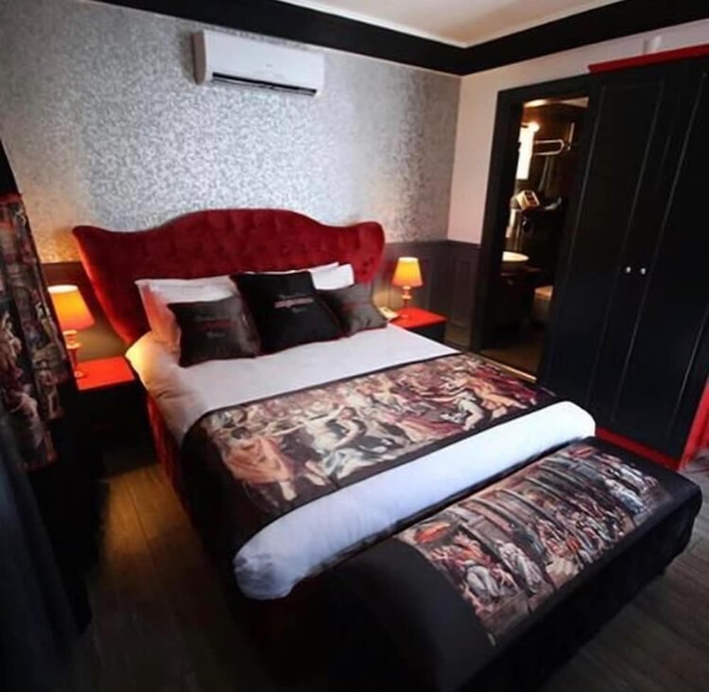 Art & Interiors Boutique Hotel