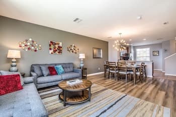 Elegant and Spacious 3BD Town Home With CDC Standards - Close to Convention Center #3vc007