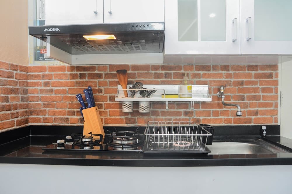 Cozy Room 1BR Gray Tower Sentra Timur Apartment