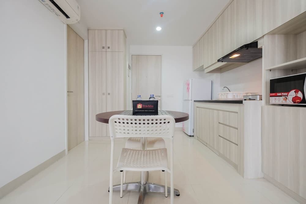 Luxury Studio Room at Azalea Suites Apartment