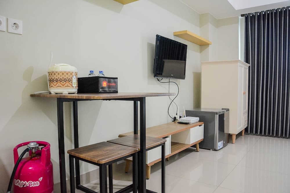 Comfortable Studio Apartment at Springlake Summarecon