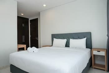 Comfortable Deluxe 2BR at The Empyreal Condominium Epicentrum Apartment By Travelio