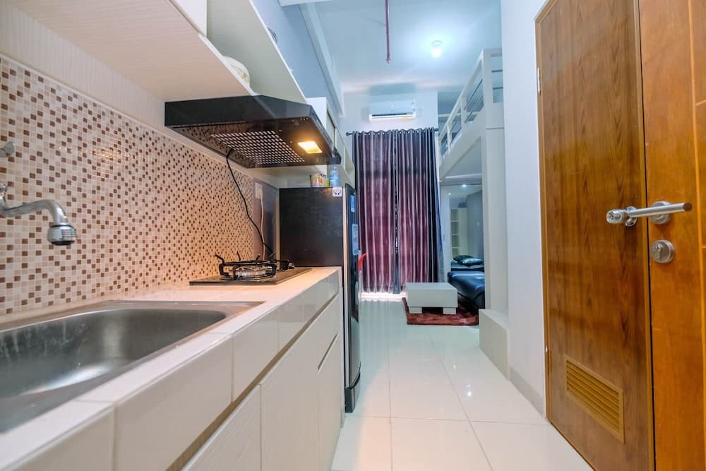 Minimalist and Stylish Studio Dave Apartment By Travelio