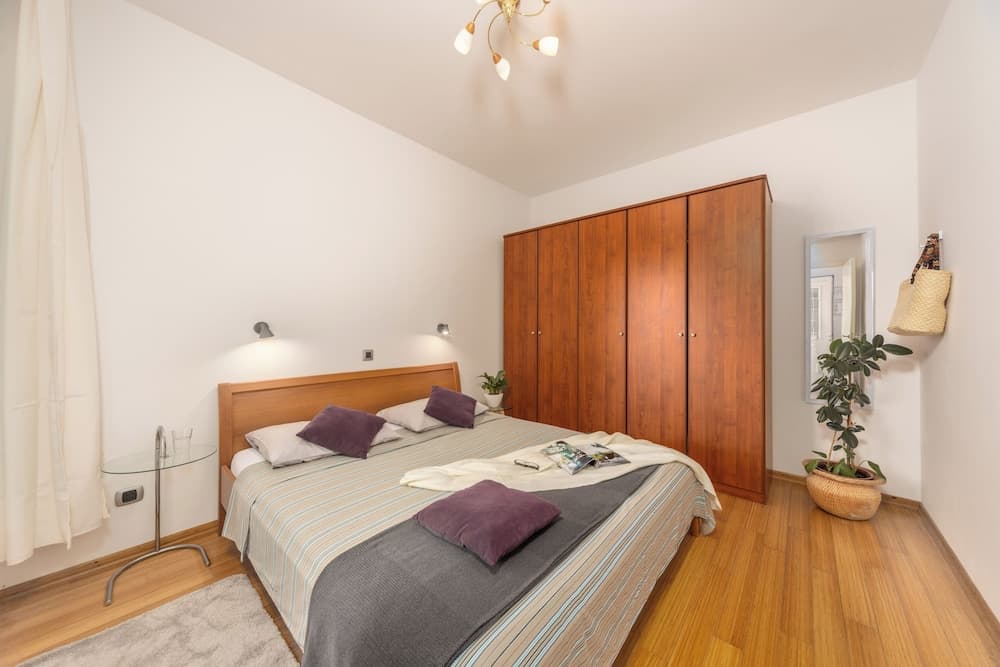 Terra Magica Deluxe Apartment OR Room with Private Parking, Terrace and Sea View