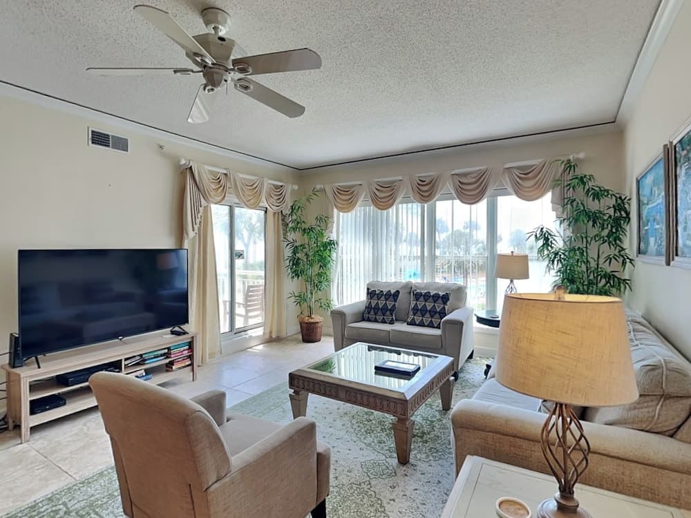 Hampton 6107 by Hilton Head Retreats