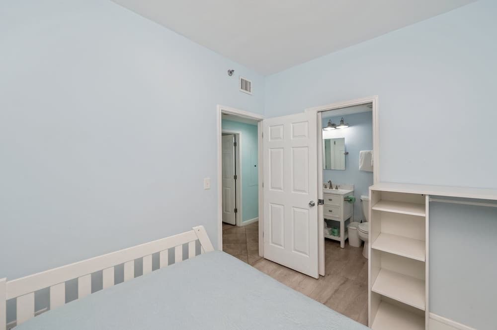 Sterling Sands 604 2 Bedroom Condo by RedAwning