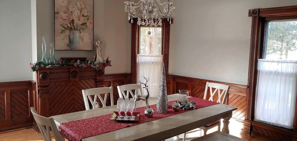 The Francis Rose House 3 Bedroom Home by Redawning