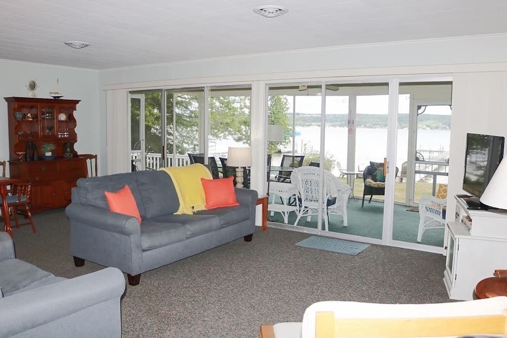 3256 Chautauqua Ave. 2 Bedroom Home by RedAwning