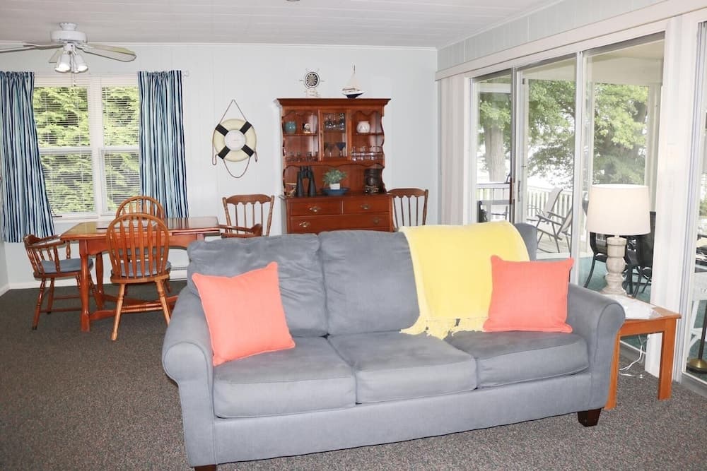 3256 Chautauqua Ave. 2 Bedroom Home by RedAwning