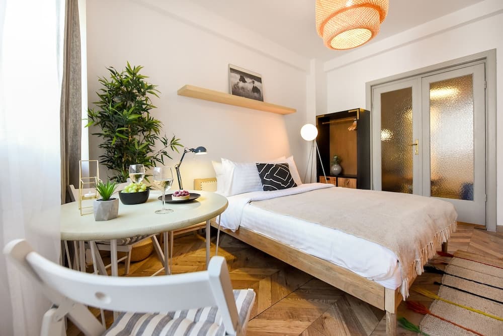 Homey - Strada Blanari 11