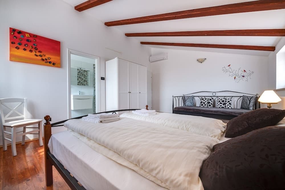 Villa Tanga near Rovinj with Pool