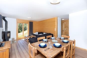 Chalet Le Cerf - NEW Build, Stylish Stay