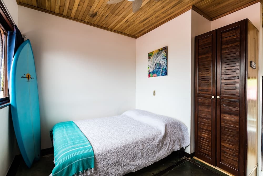 Witch's Rock Surf Camp Beachfront HOTEL