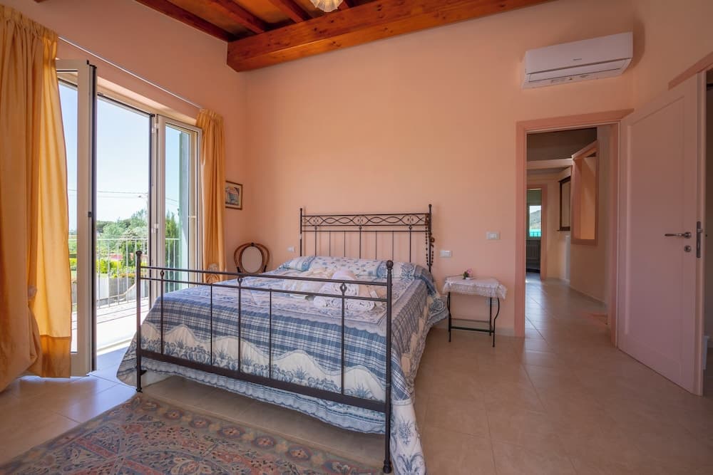 Villa Clara few km from the sea