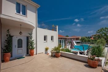 Five bedroom villa Emily with pool