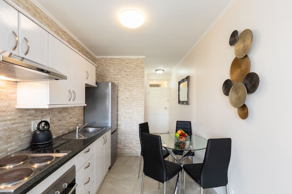 Island Club LA302 by CTHA