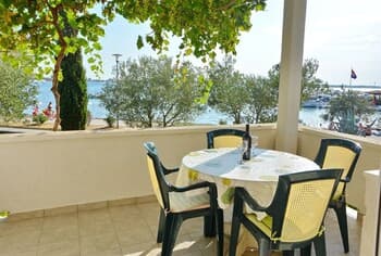 Charming Apartment in Vrsi Mulo, Great Place in Dalmatia for Family Vacation