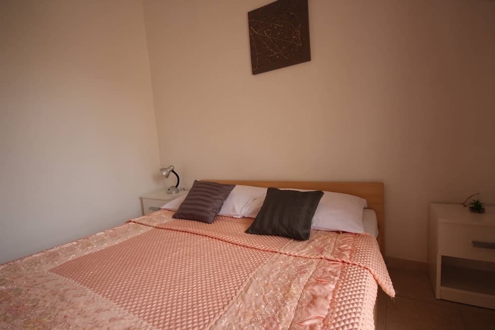 Anita Dikloclose To The Beach5 Persons