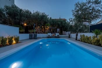 House With big Walled Garden and Swimming Pool