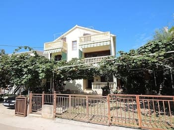 Comfortable Apartment, Close to the Beach